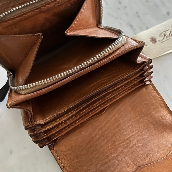 Felisi Compact Wallet - Picture 5 of 6